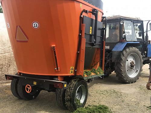 Кормосмеситель вертикальный КС-700