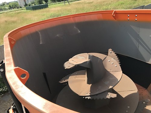 Кормосмеситель вертикальный КС-1100
